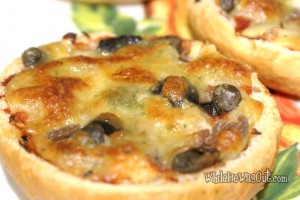 Mini Pizzas with Anchovies and Capers