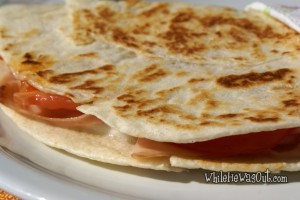 Piadina con Mortadella, Mozzarella e Pomodoro